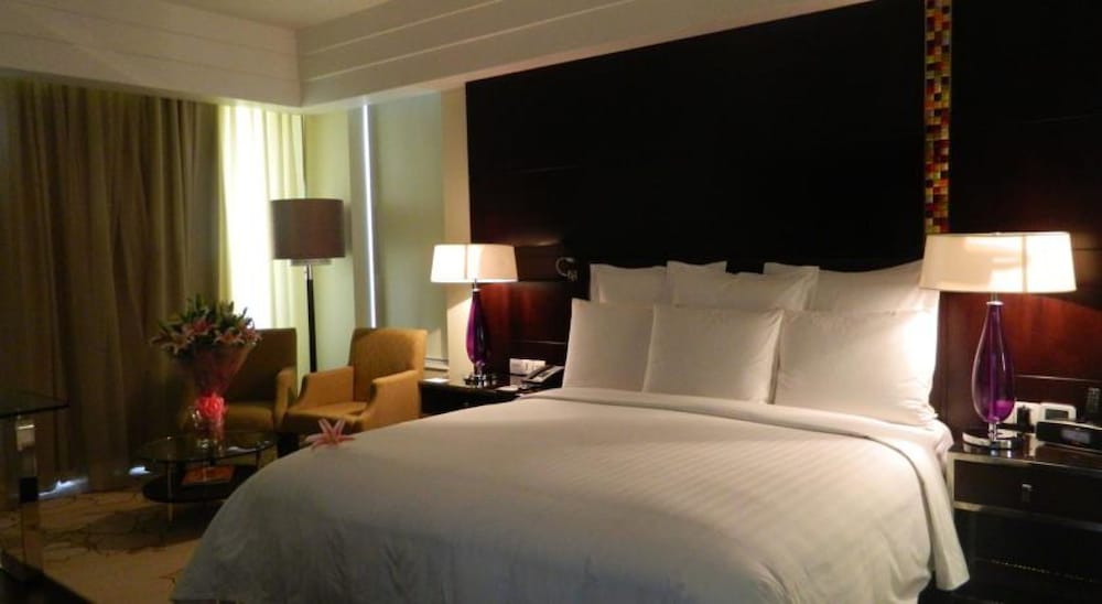 Club Suite, 1 King Bed - Photo 2