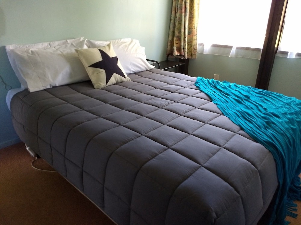 1 Bedroom Queen Unit