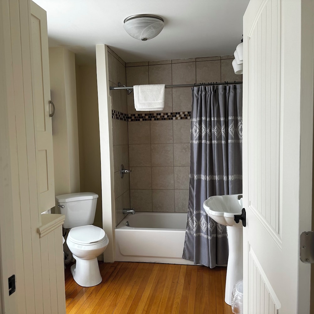 Unit 19 (Second Floor) photo 2