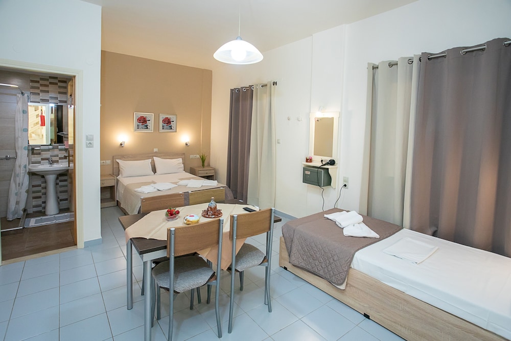 Standard Triple Room, 1 Bedroom, Kitchen, Ground Floor photo 1