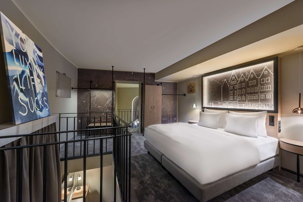 Suite, 1 King Bed (Cathedral Duplex)