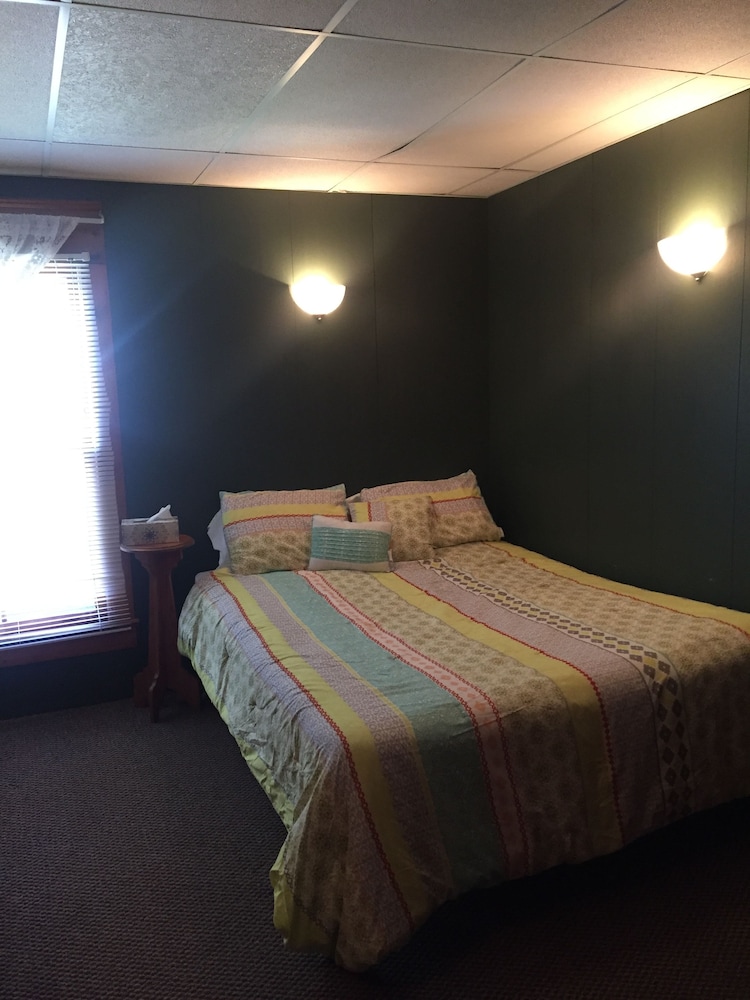 Classic Room, 1 Queen Bed photo 1