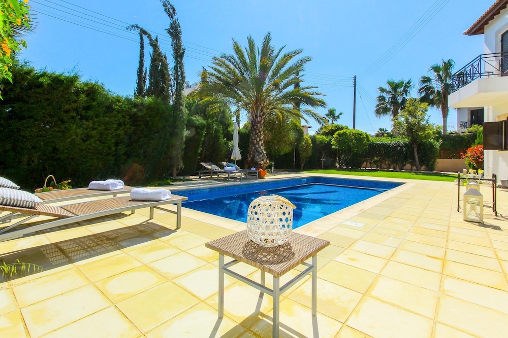 Villa photo 3