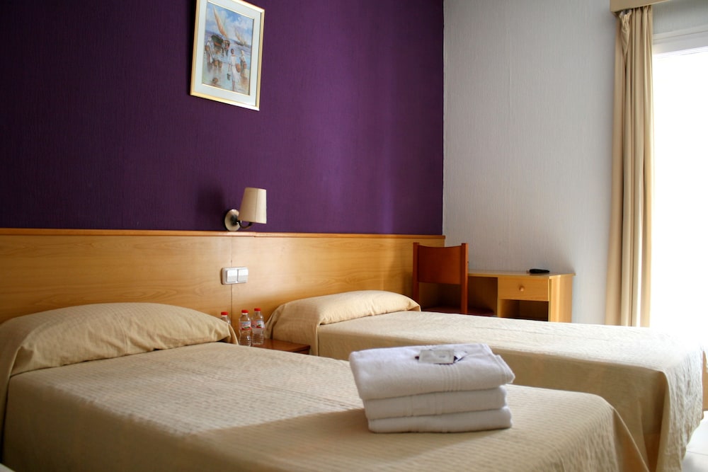 Standard Triple Room - Photo 12