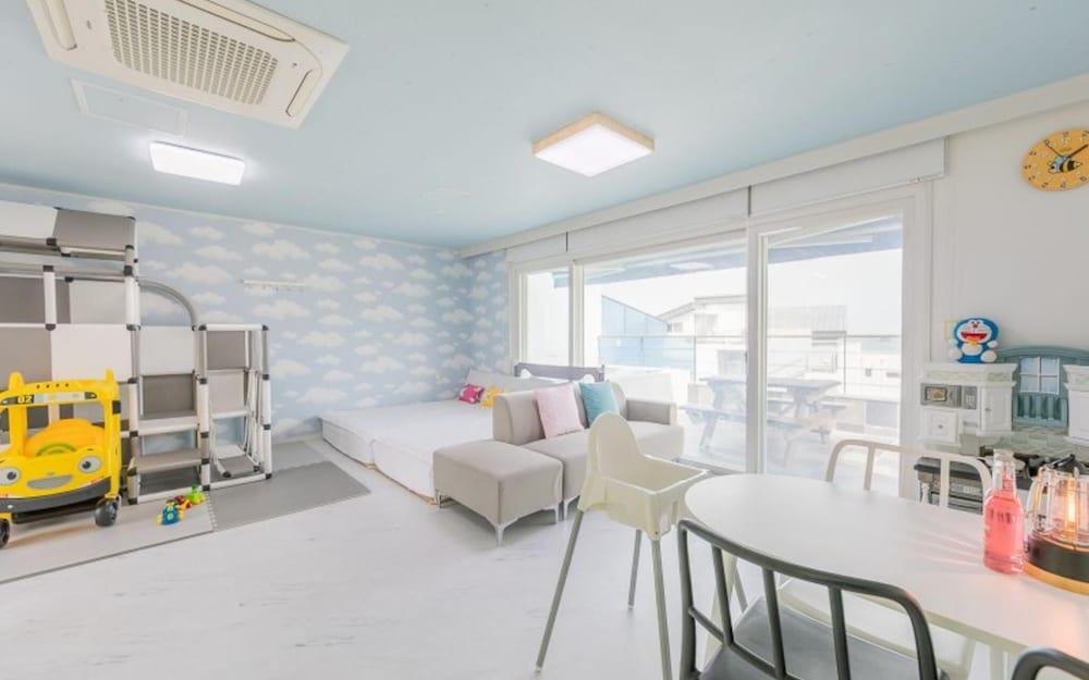 Room (King Special PriceRoom 402 (elevator/) photo 3