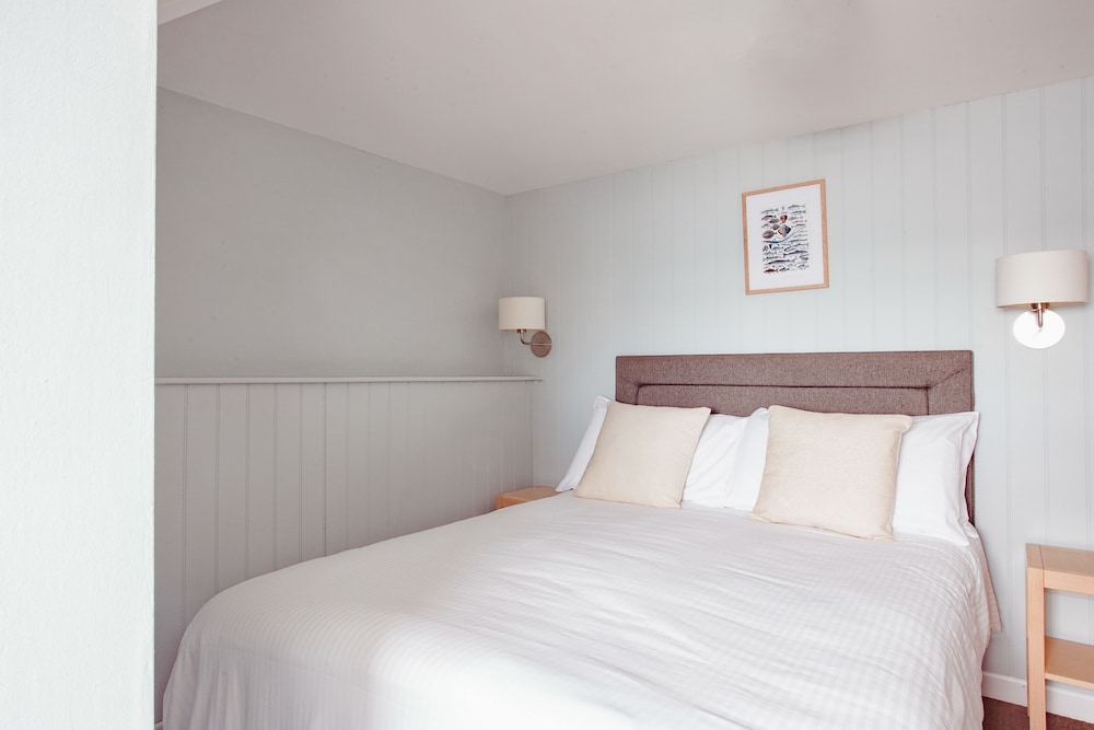 Classic Double Room, Ensuite, Sea View (2nd Floor)