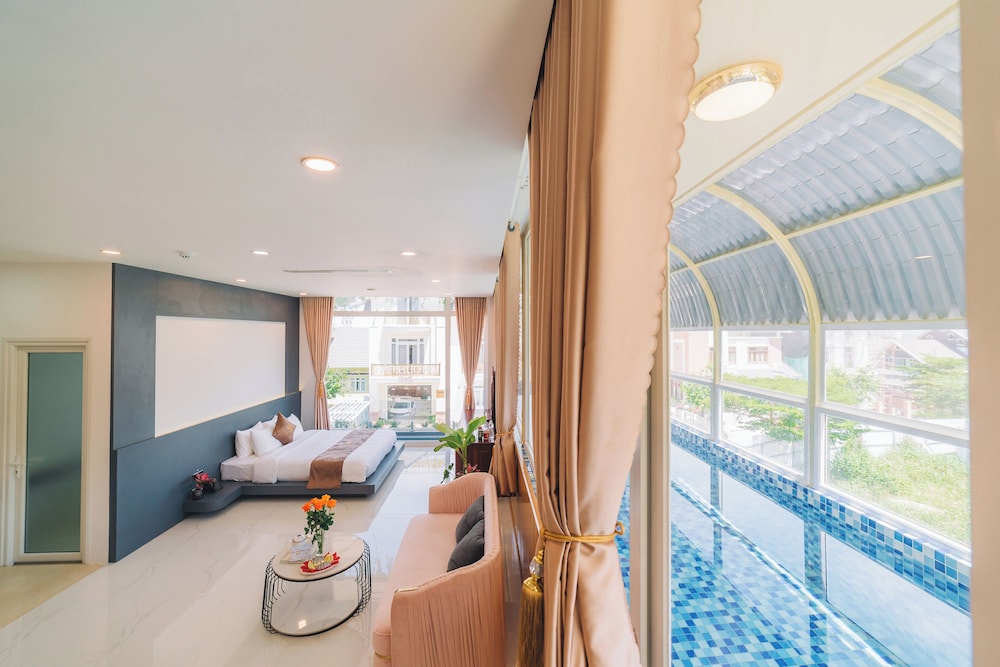 Premium Pool View Room - Photo 8