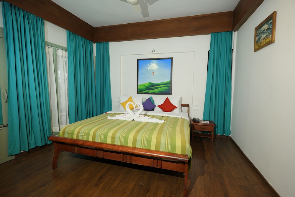 Valley Facing Suite with Bathtub - Photo 23