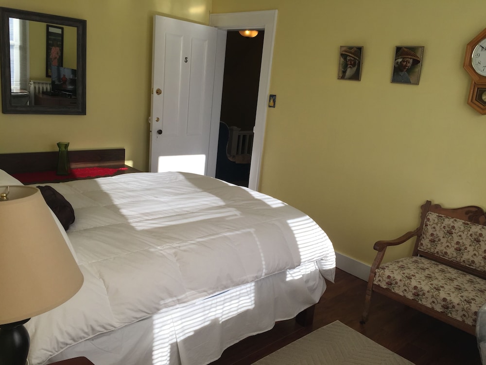 Main House B&B, 1 Queen Bed photo 3