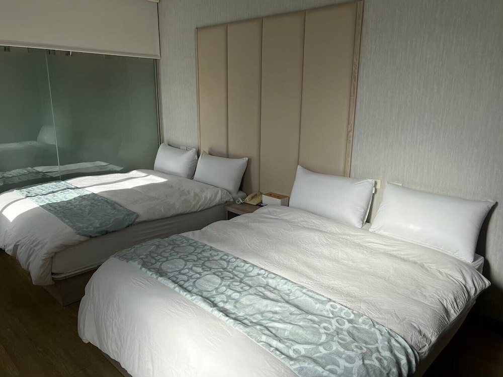 Standard Quadruple Room, City View