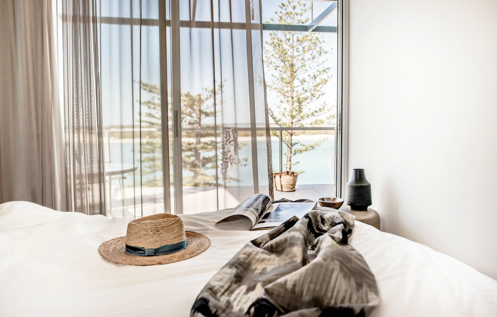 Three Bedroom Beachfront Spa Apartment