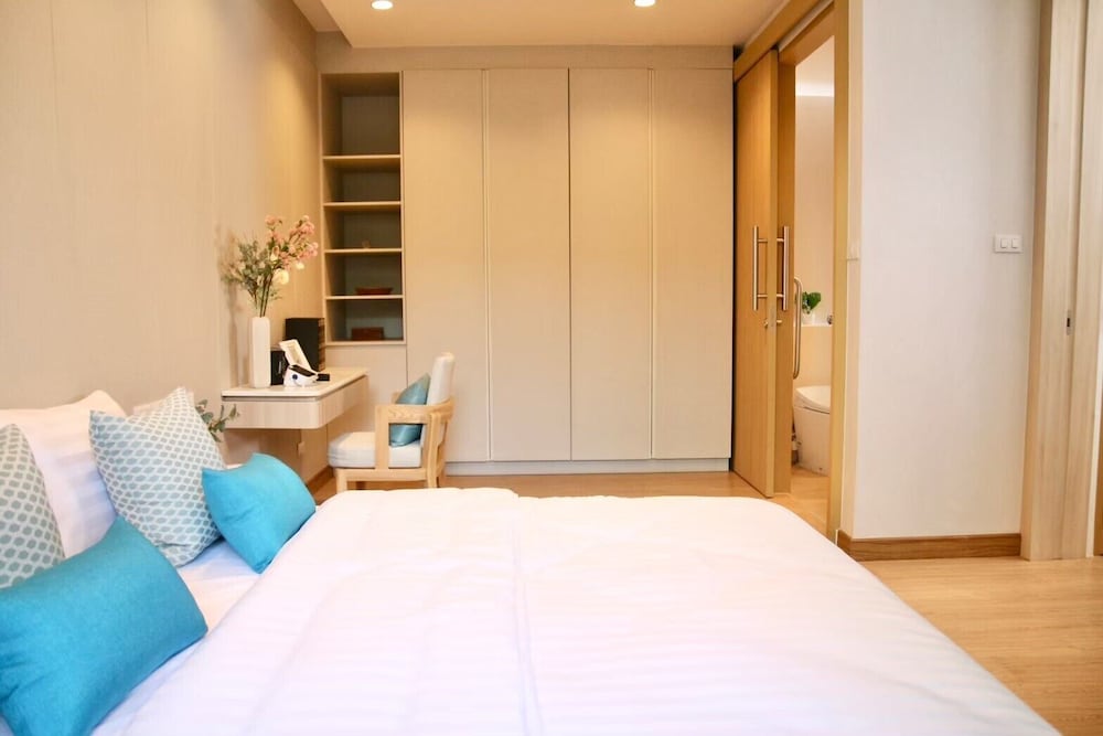 Corner Executive Suite photo 2