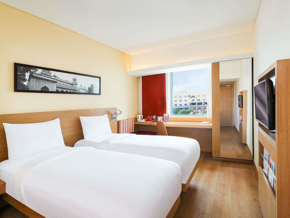 Superior Twin Room with Higher Floor - Photo 2