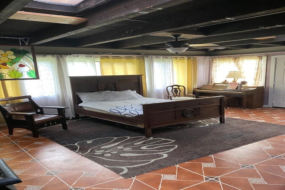 Room, 1 Double Bed, Shared Bathroom
