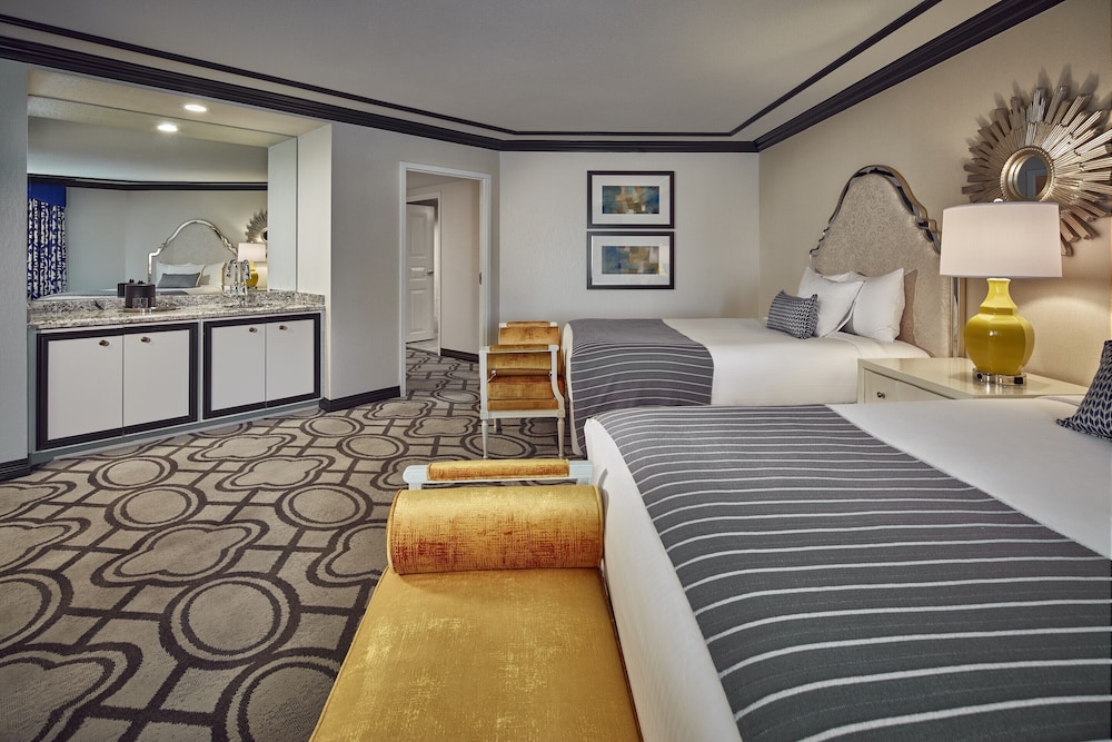Bordeaux Lemans Suite 2 Queens - Photo 3
