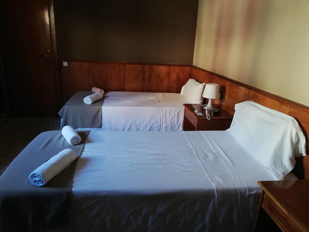 Twin Room, 2 Twin Beds, Non Smoking photo 3