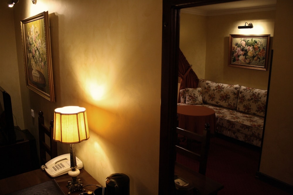 Superior Triple Room, 1 King Bed with Sofa bed, Private Bathroom, City View (Air conditioning)