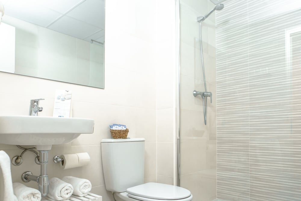 Quadruple Room (3 + 1) - Photo 9