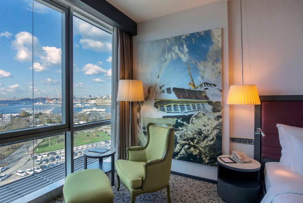 King Premium Deluxe Room with Sea View thumbnail 5