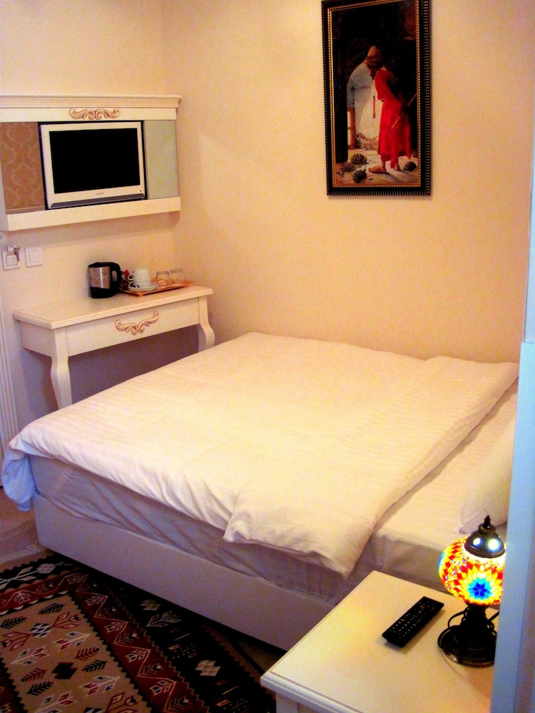 Economy Double Room photo 3