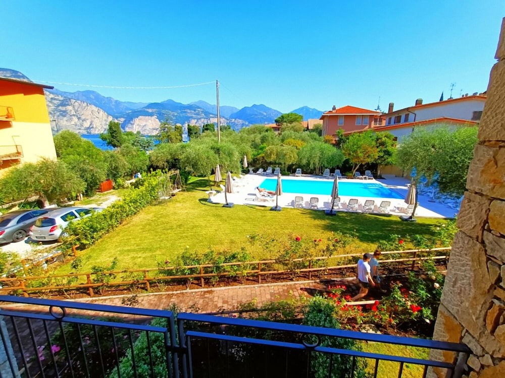 Classic Suite, 1 Bedroom, Balcony, Poolside, photo 6