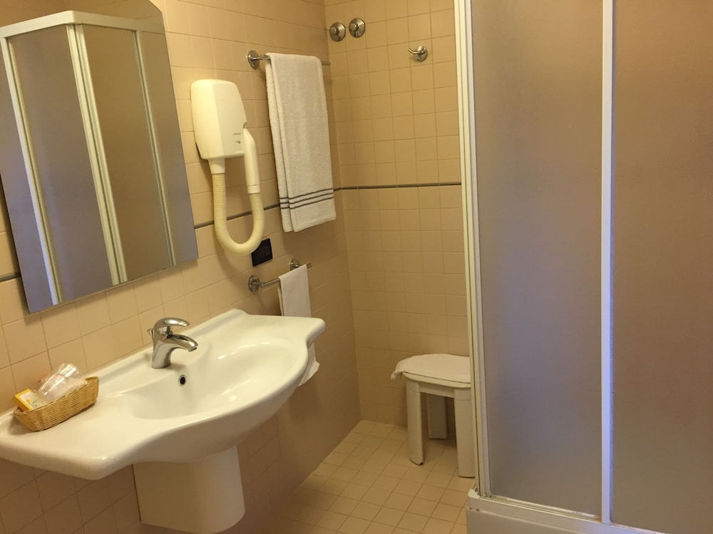Standard Double Room Single Use - Photo 6