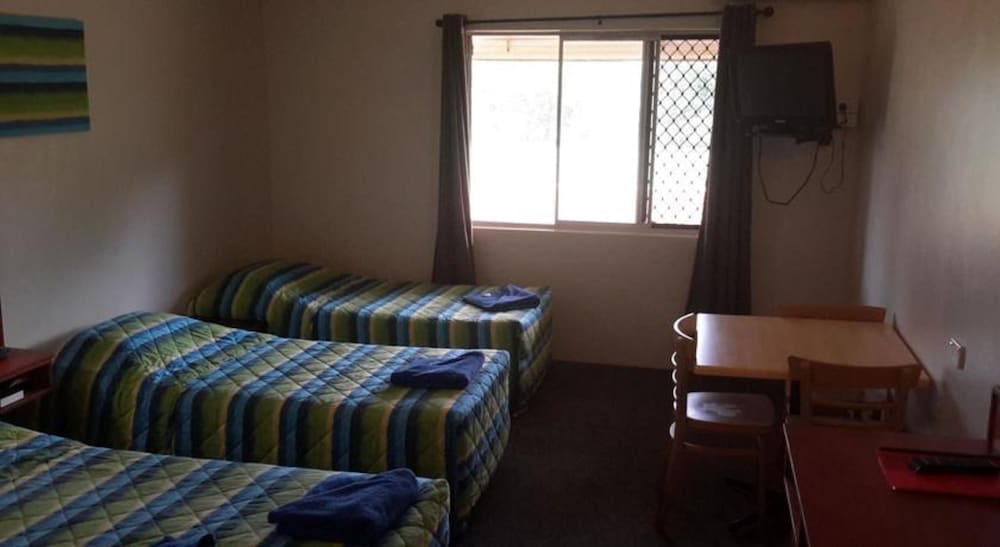 Family Room, Non Smoking (Family Room with 3 beds) photo 1