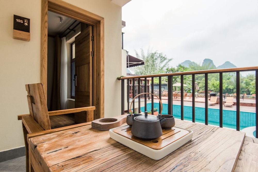 Queen Room With Pool view photo 2
