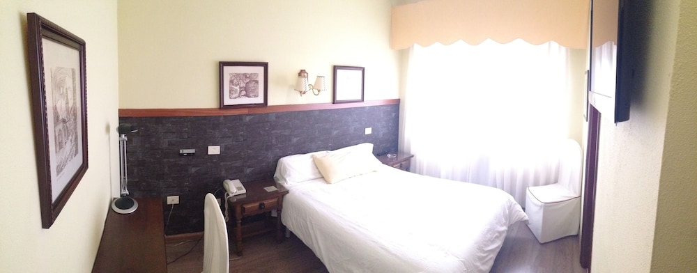 Standard Twin Room - Photo 1