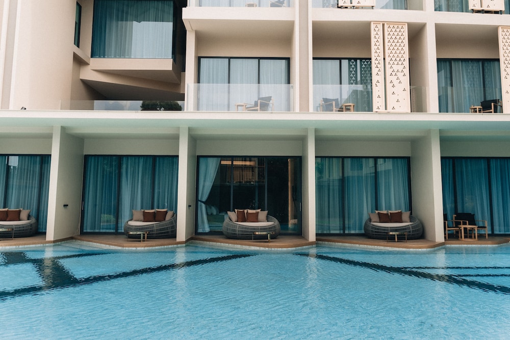 Deluxe Room, Pool Access photo 2