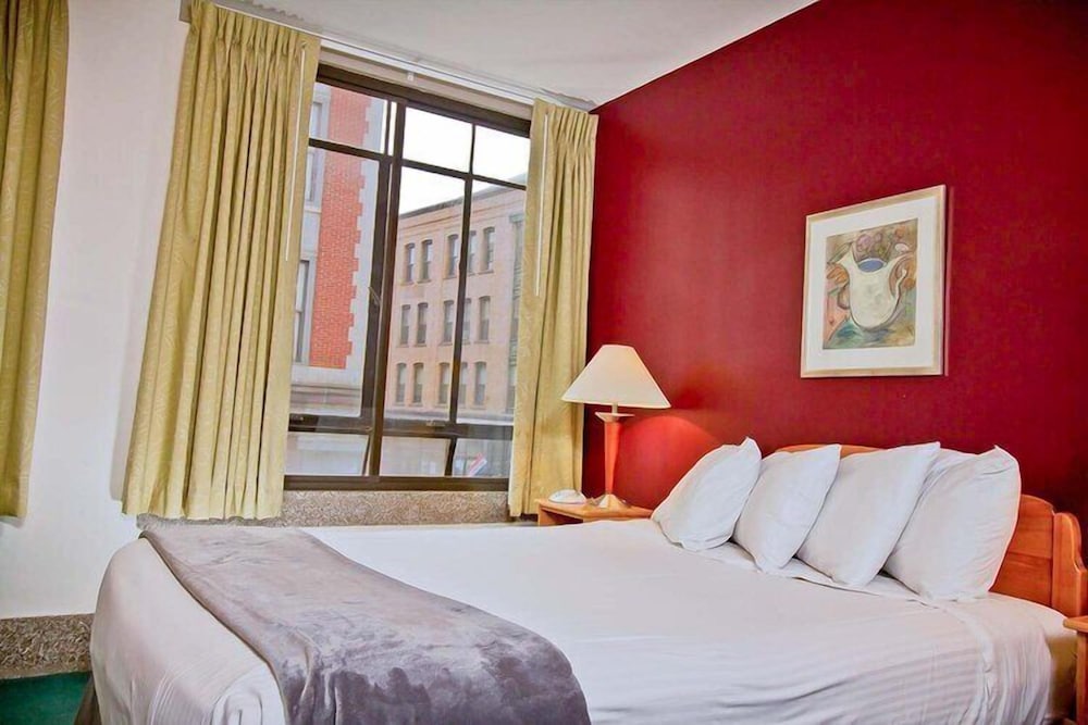 Superior Double Room, Accessible, Ensuite (Downtown View Queen) photo 1