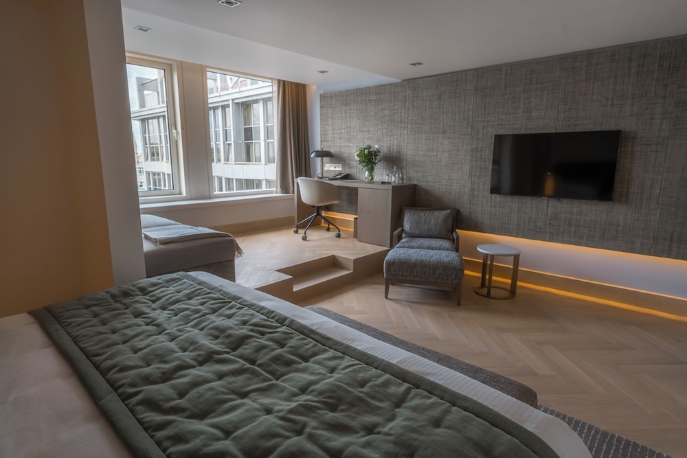 Royal Deluxe Studio, High Floor