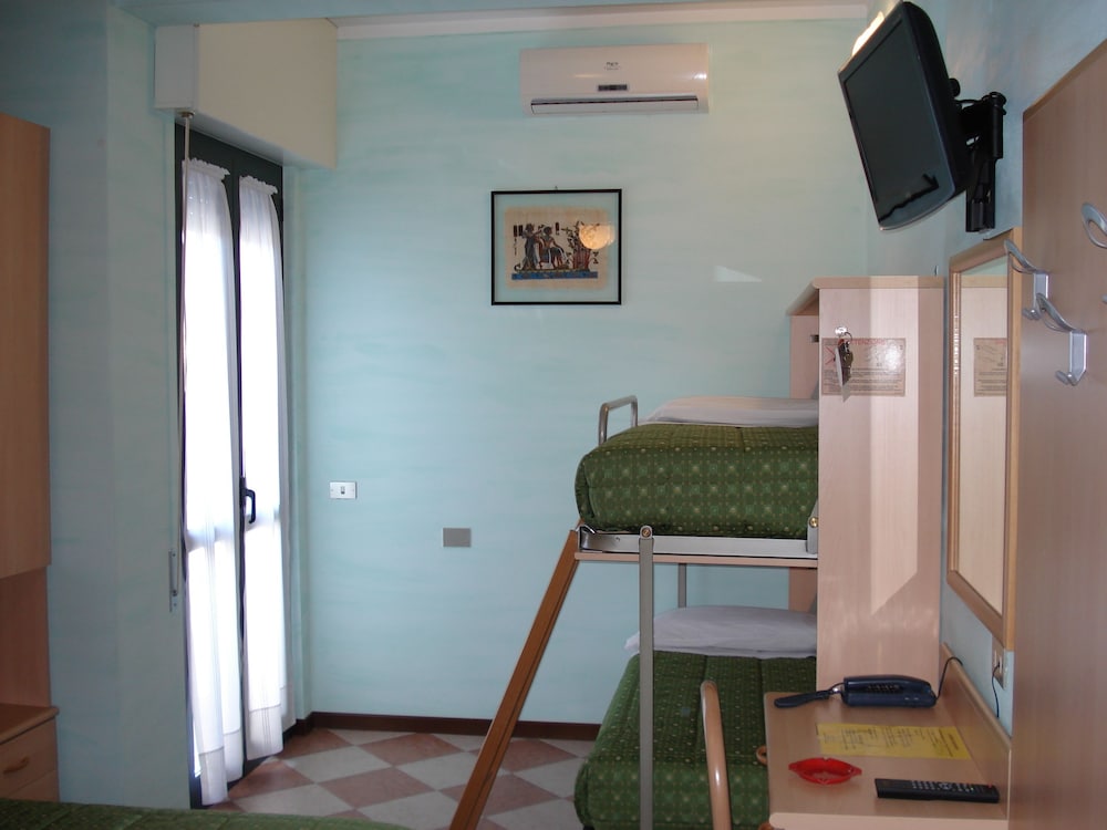 Triple Room, Balcony photo 1