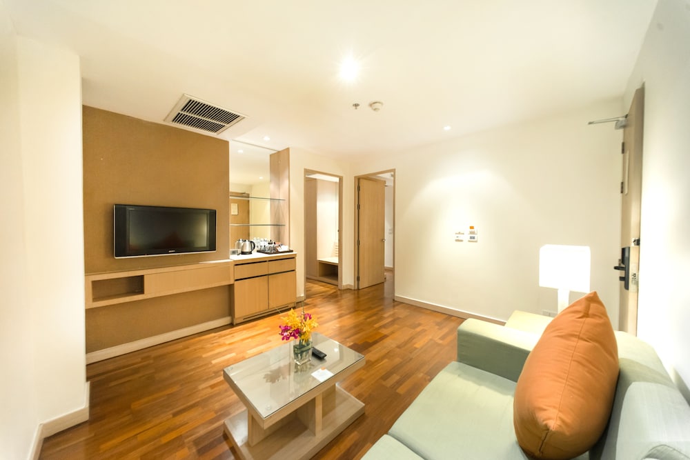 Two Bedroom Suite - Photo 11