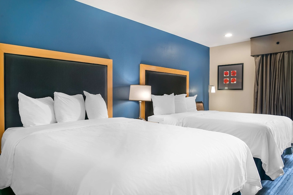 Standard Room, 2 Queen Beds, Balcony, River View (Interior Room Access) photo 1