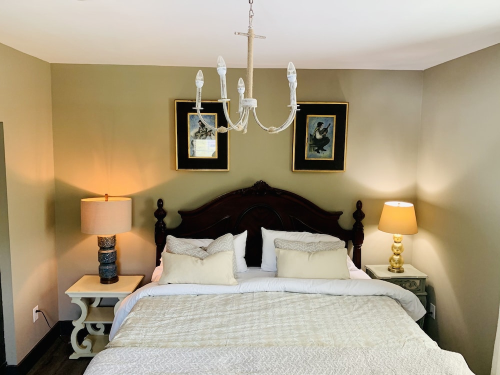 Suite, Multiple Beds (No Pets) photo 1