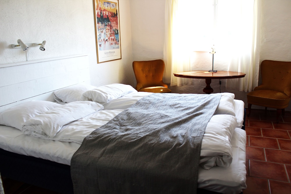 Economy Twin Room photo 1