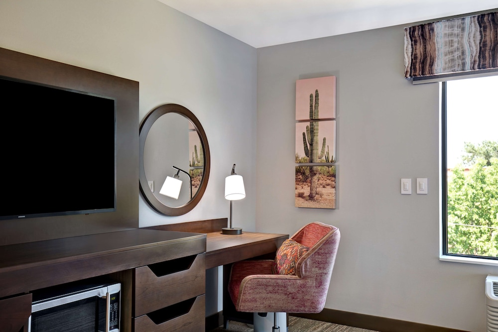 Room, 2 Queen Beds, Accessible, Bathtub (Mobility & Hearing)