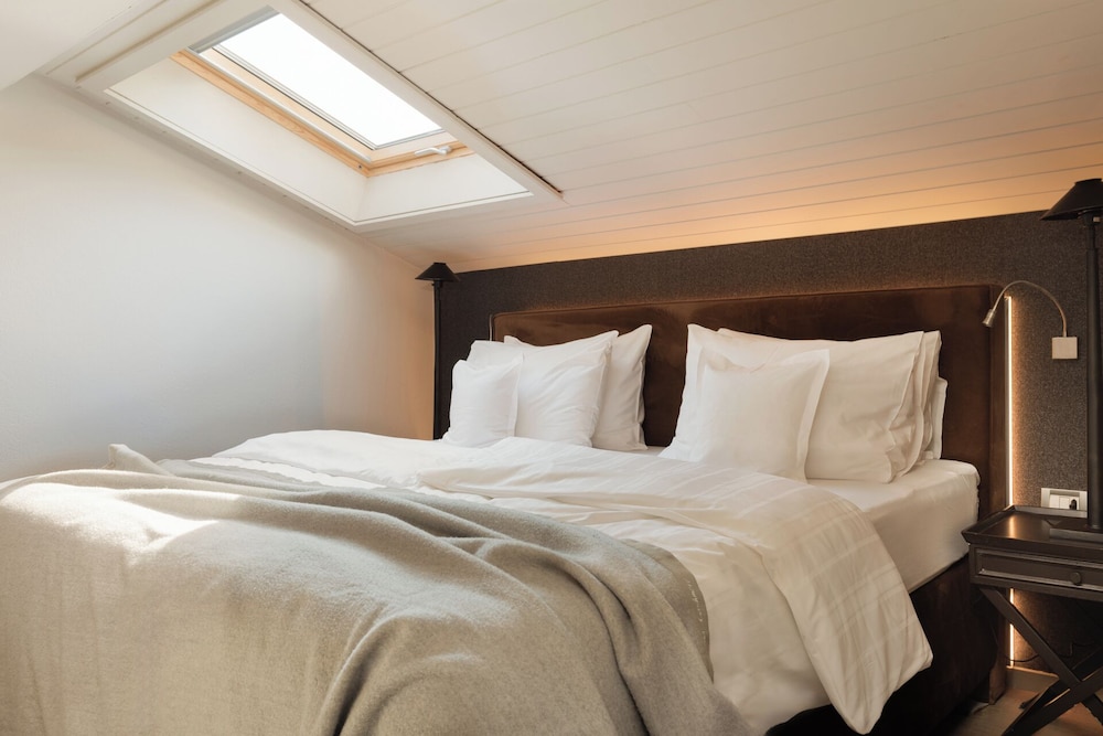 Double Room, Balcony (North)