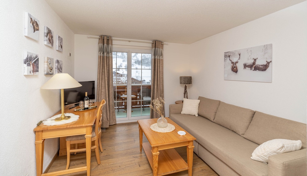 Family Quadruple Room, Balcony, Mountain View photo 1