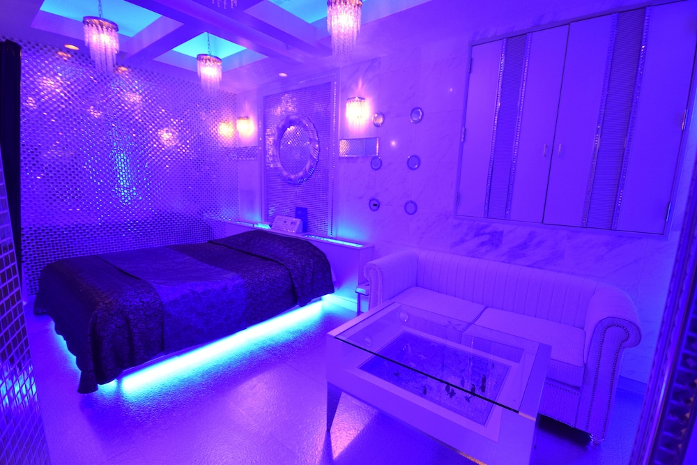 Penthouse with Outdoor Jetted Tub (Check-in 8 PM, Check-out 12 PM) photo 3