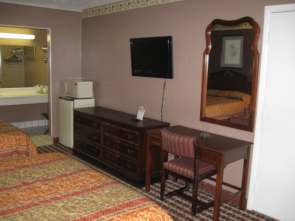 Room, 2 Queen Beds, Non-Smoking photo 3