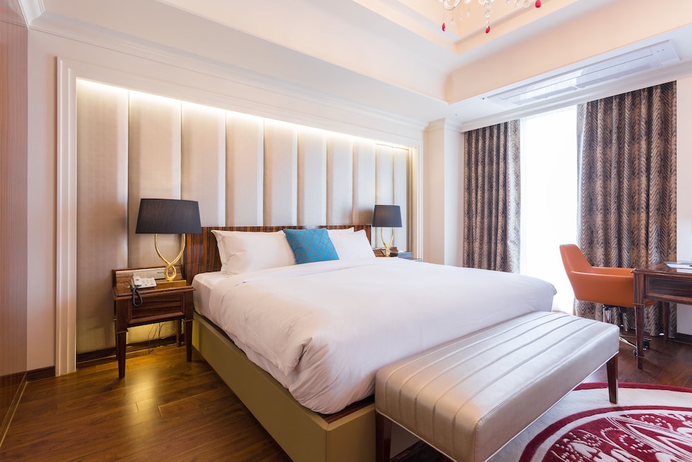 Royal Suite photo 2