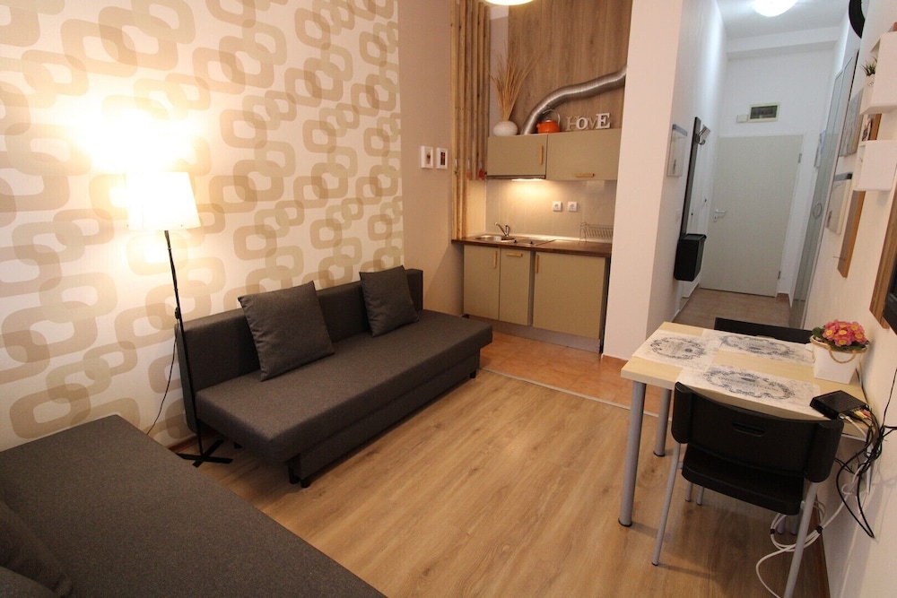Basic Studio photo 2