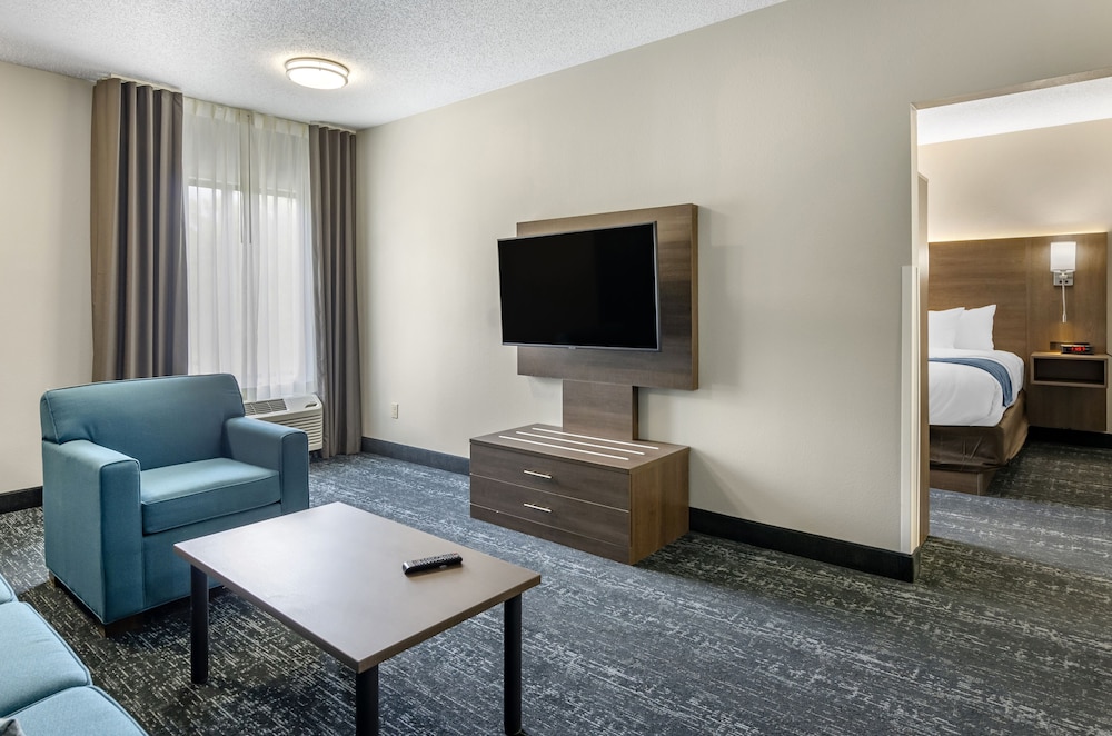 Suite, Multiple Beds, Non Smoking - Photo 2