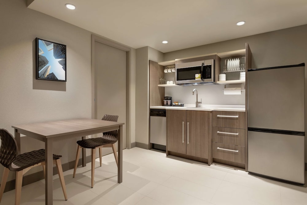 Suite, 1 King Bed, Accessible (Hearing) thumbnail 5
