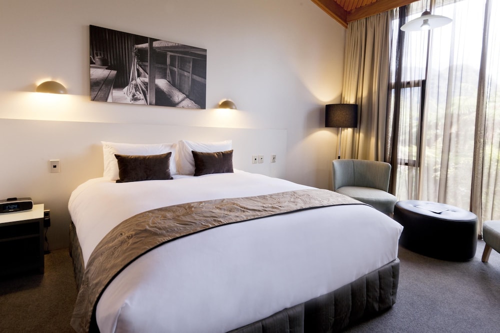 Superior Room, 1 King Bed - Photo 4