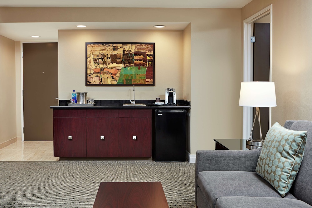 Suite, 1 Bedroom - Photo 6