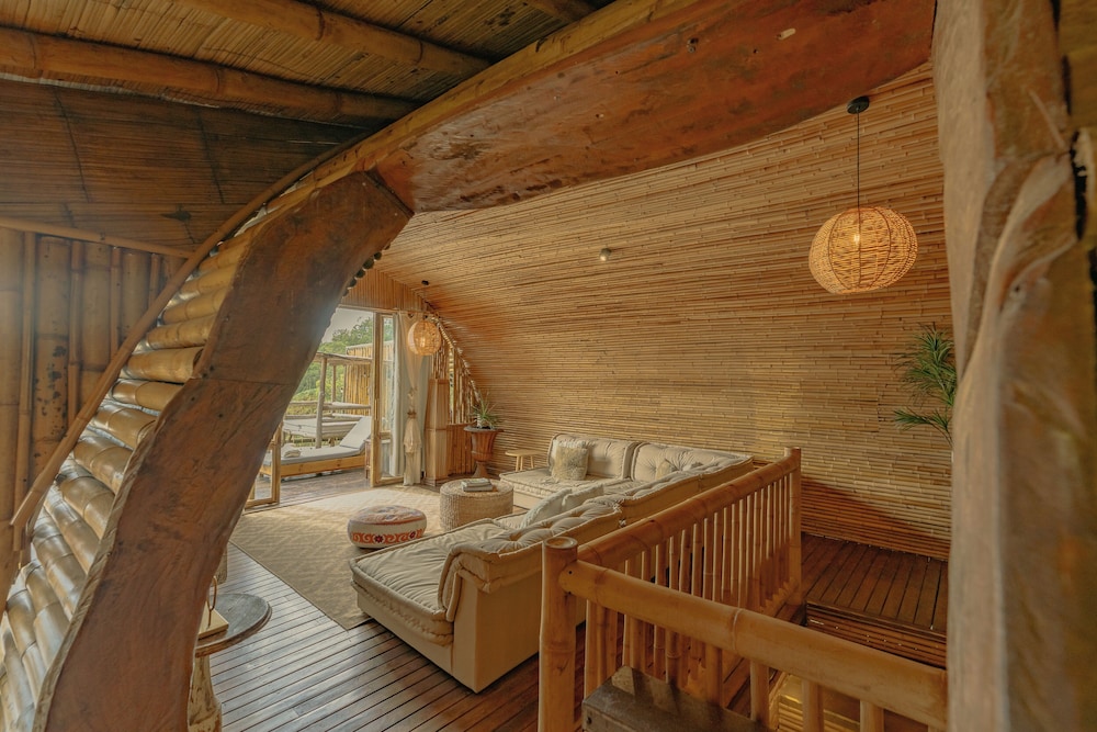 Bamboo Palace Romance - Photo 12