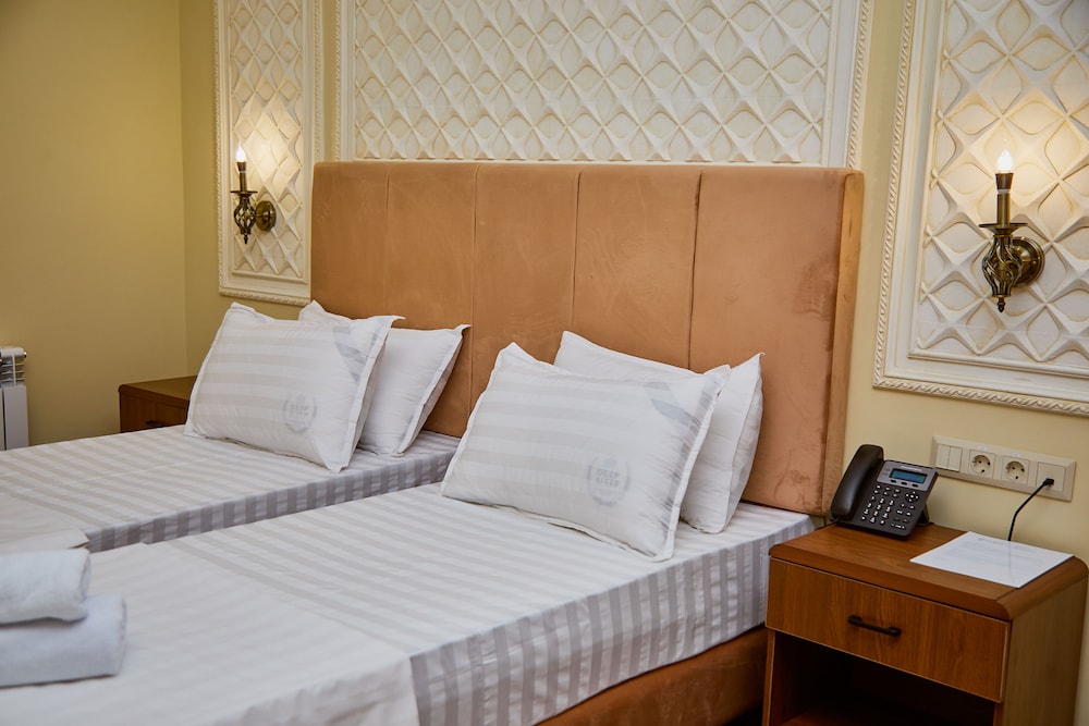 Junior Double or Twin Room - Photo 1